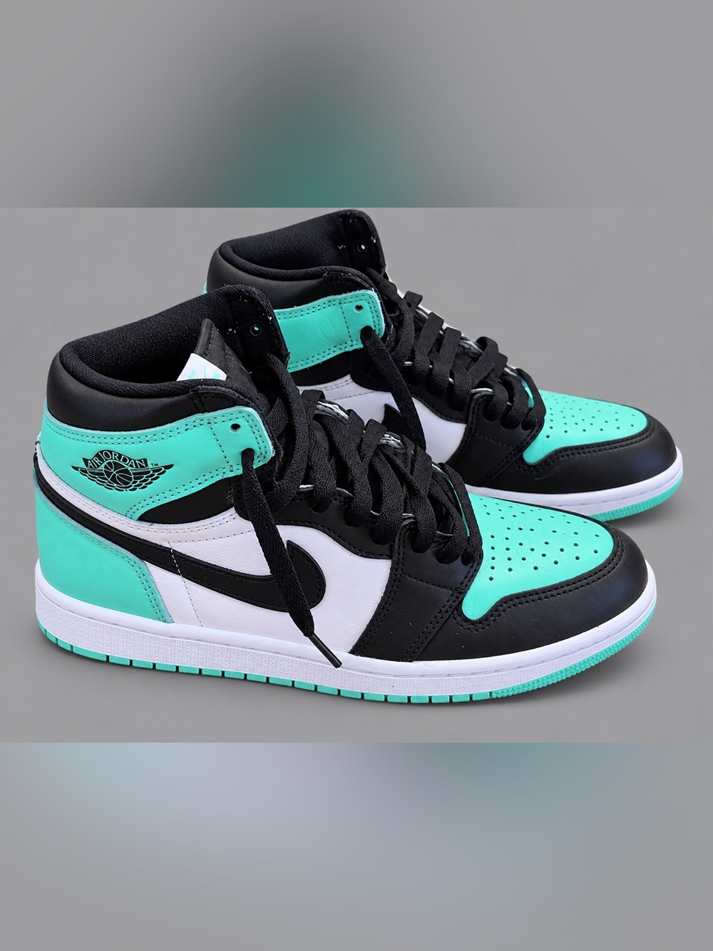Air Jordan 1 Retro High OG "Green Glow" sneakers,